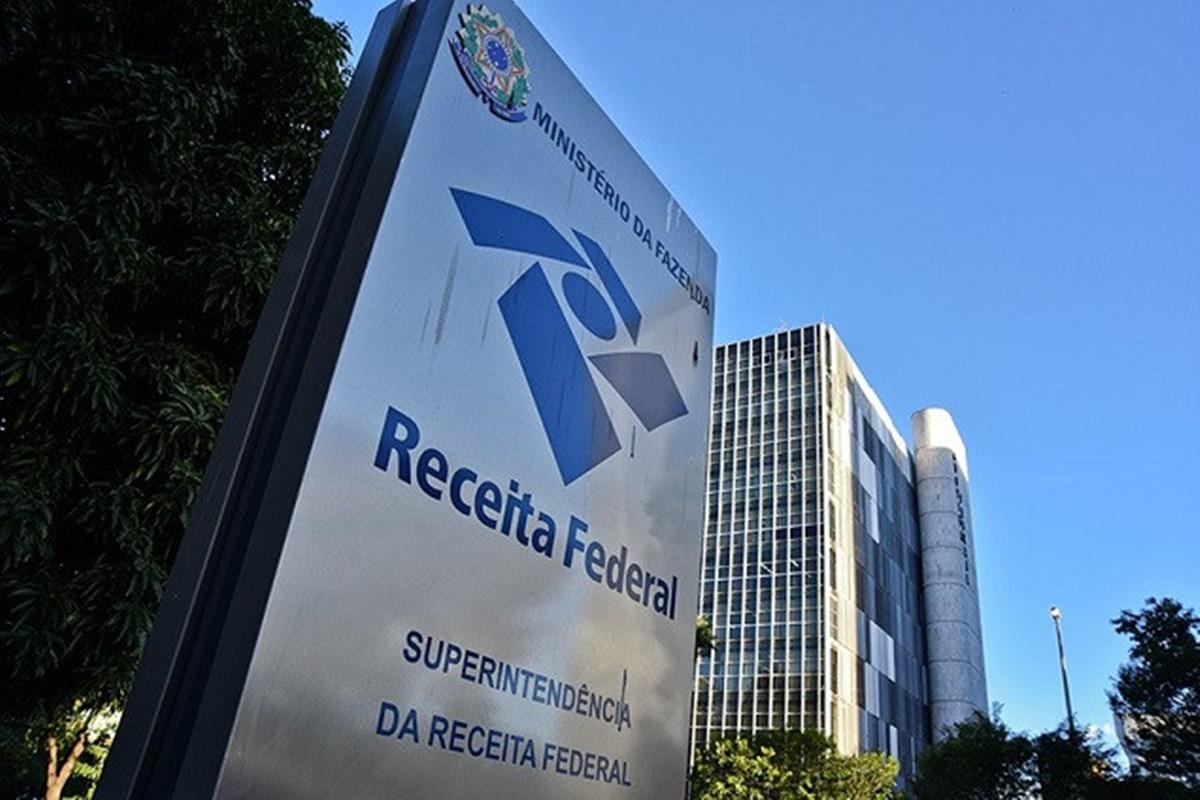  Funcionários da Receita contra-atacam Moraes