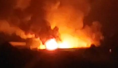 Incêndio de grandes proporções em empresa de Arujá dura mais de 12 horas