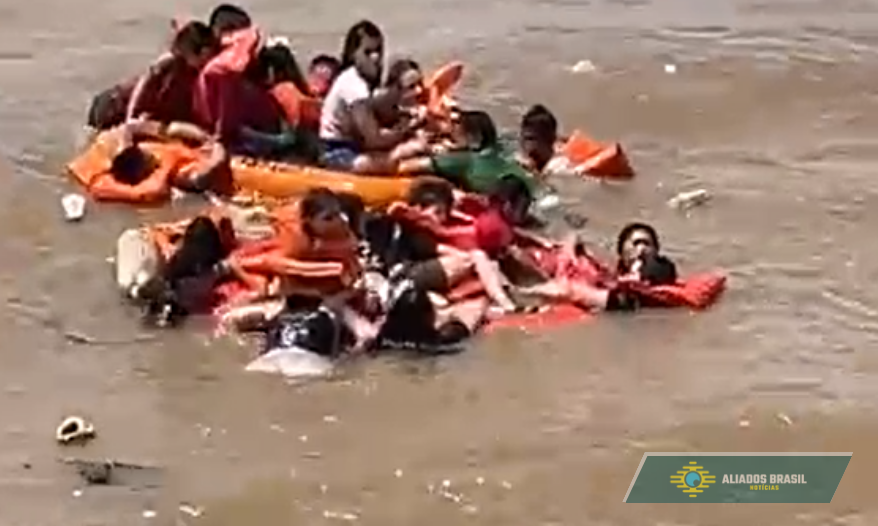 Lancha com Passageiros Afunda no Encontro das Águas em Manaus; ASSISTA!