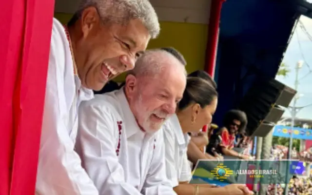 Lula vai ao carnaval de Salvador após passagem pelo Recife
