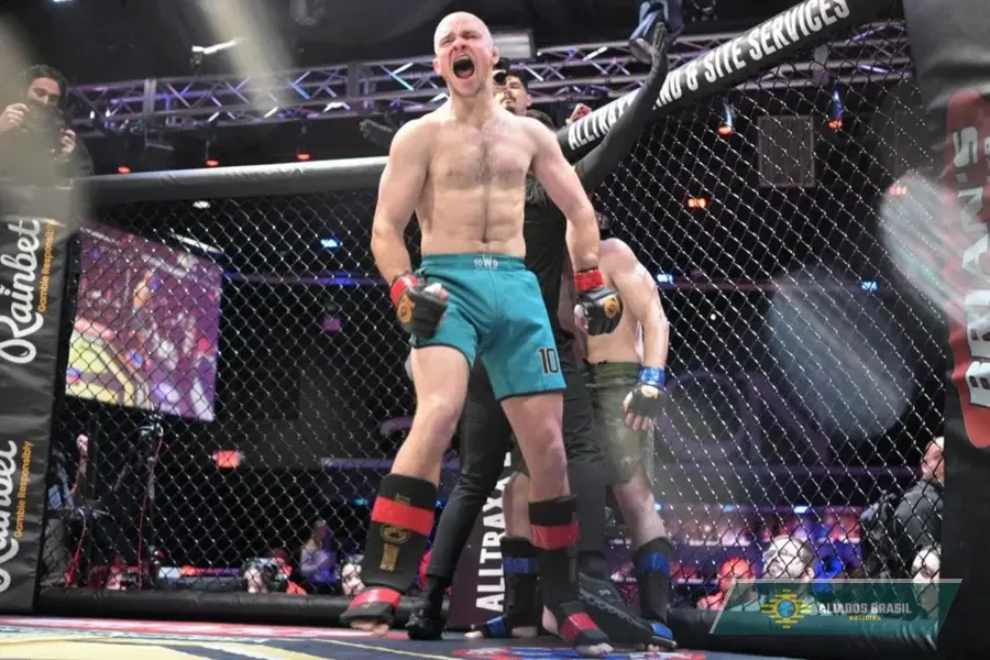 Lutador quebra braço e percebe lesão somente após vencer o combate. Veja vídeo