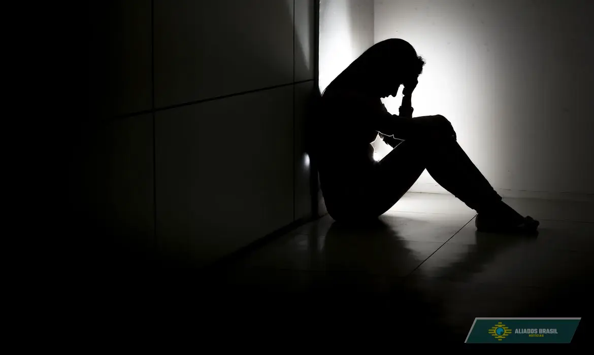 Menina de 13 anos sofre estupro coletivo após “ser confundida”