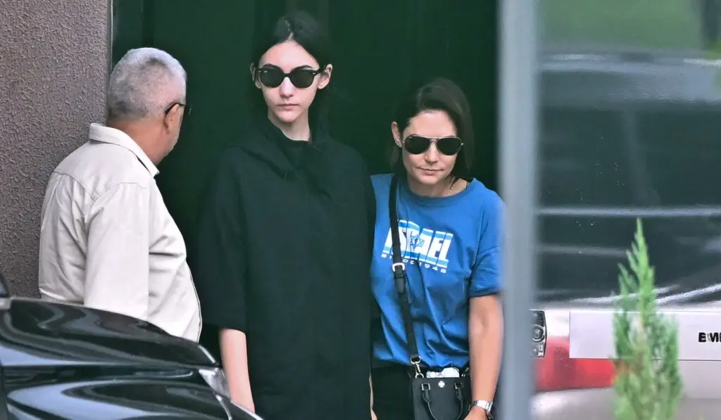 Michelle e Laura visitam Jair Bolsonaro: “Estava sem soluços” 