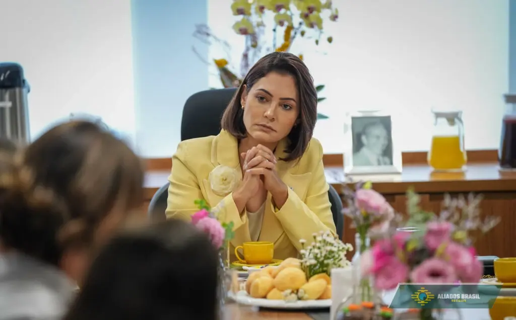 Michelle reage a desfile sobre Lula que zombou de Bolsonaro