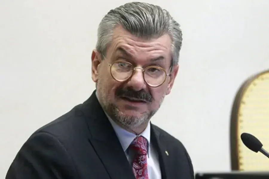 Ministro do STJ acusado de assédio sexual é internado, sem previsão de alta