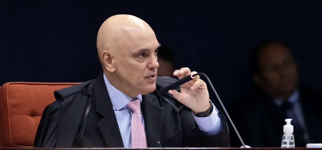 Moraes manda Receita apurar quebra de sigilo de ministros