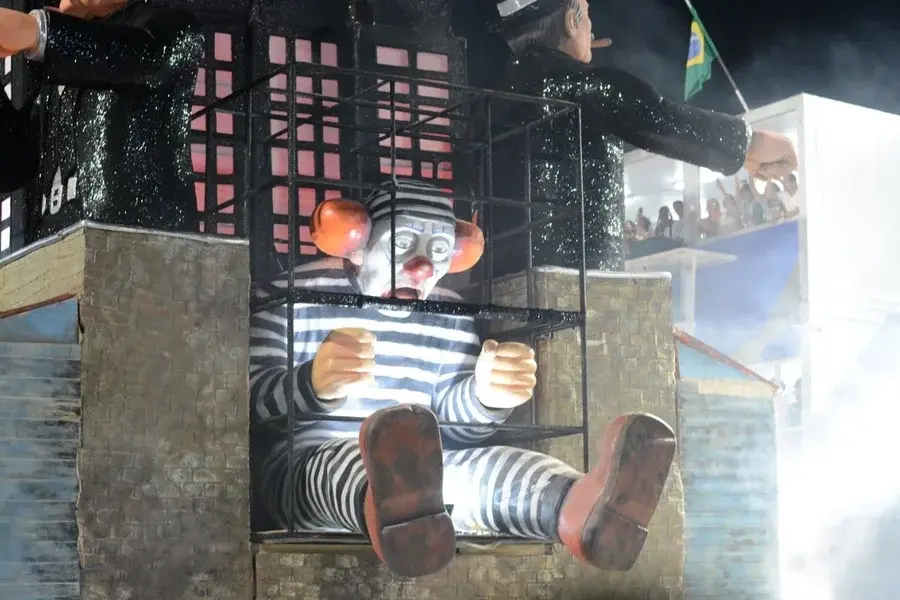 O que Bolsonaro disse a aliados sobre o desfile de Lula na Sapucaí