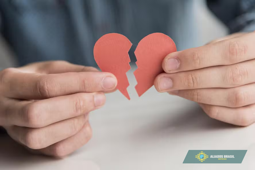 O que é a síndrome do coração partido? A ciência explica como o estresse emocional pode causar dor intensa no peito