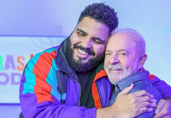 Paulo Vieira diz que recebeu convite de Lula e Janja para desfilar