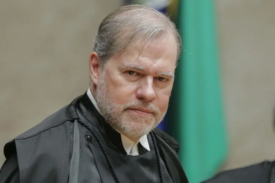 PF apresenta pedido de suspeição contra Toffoli após acessar celular de Vorcaro