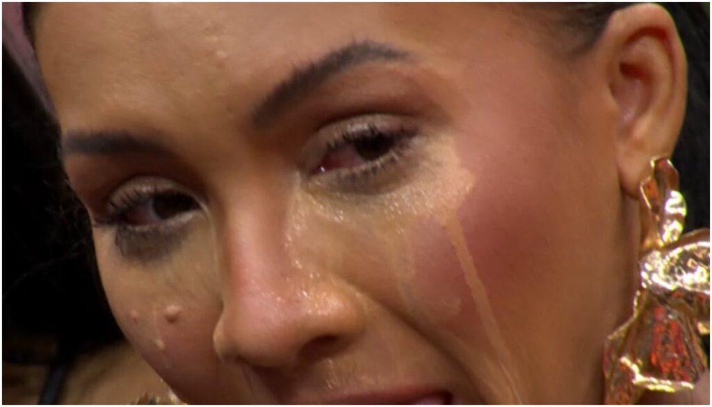 Por que a maquiagem derrete no choro? Lágrima não é só água, explicam especialistas