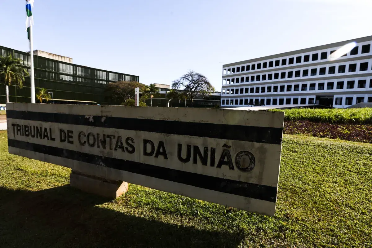 TCU nega cautelar para suspender repasse a escola com enredo sobre Lula