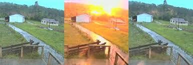 VÍDEO flagra momento em que raio atinge rede de energia e provoca explosão em área rural de SC