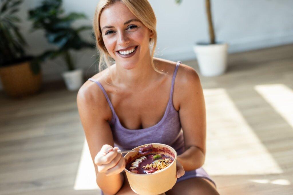 Açaí: entenda como a fruta pode impactar o cérebro e o humor
