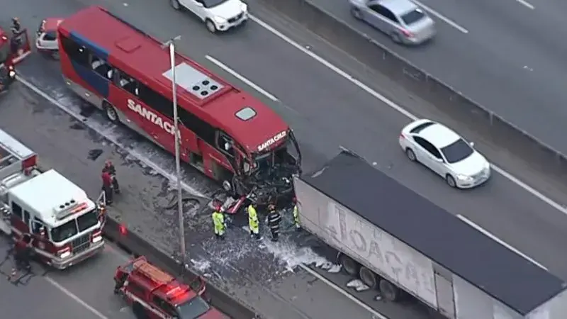 Acidente deixa um morto e seis feridos na Rodovia Fernão Dias, no sentido São Paulo