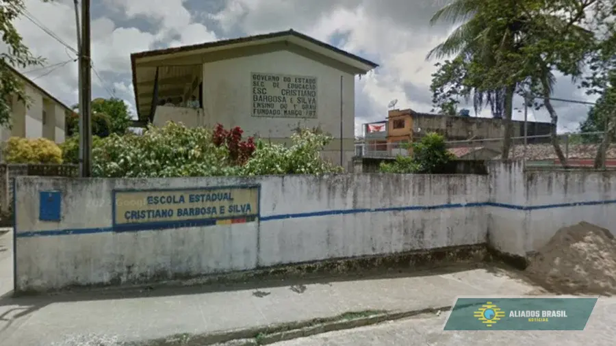 Adolescente esfaqueia colegas dentro de escola em Pernambuco