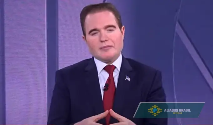 Advogado de Trump comenta decisão de Moraes sobre prisão domiciliar de Bolsonaro