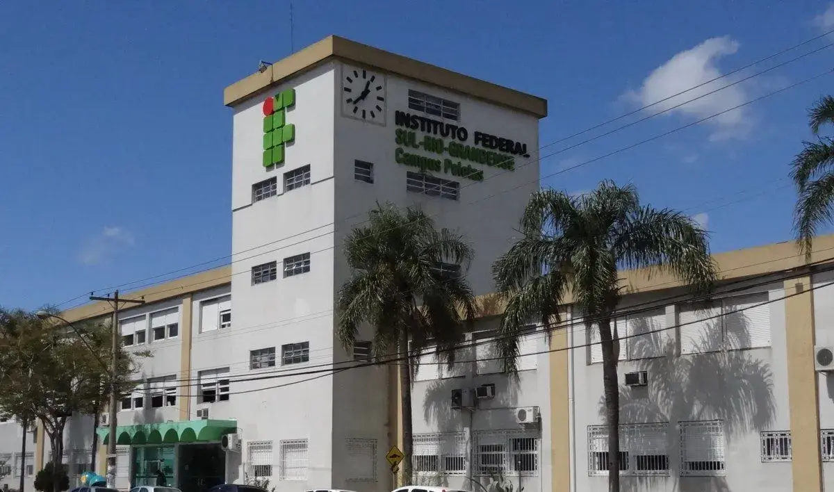 Alunos são suspeitos de criar 'ranking sexual' com fotos de colegas no RS