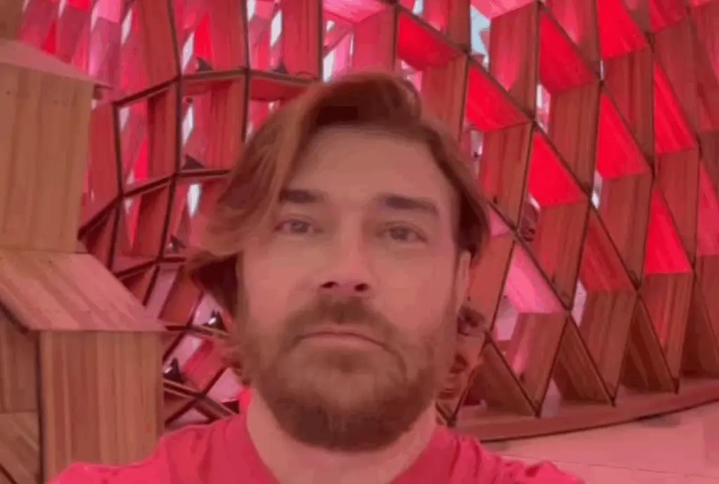 Ator é socorrido em casa depois de publicar carta de despedida