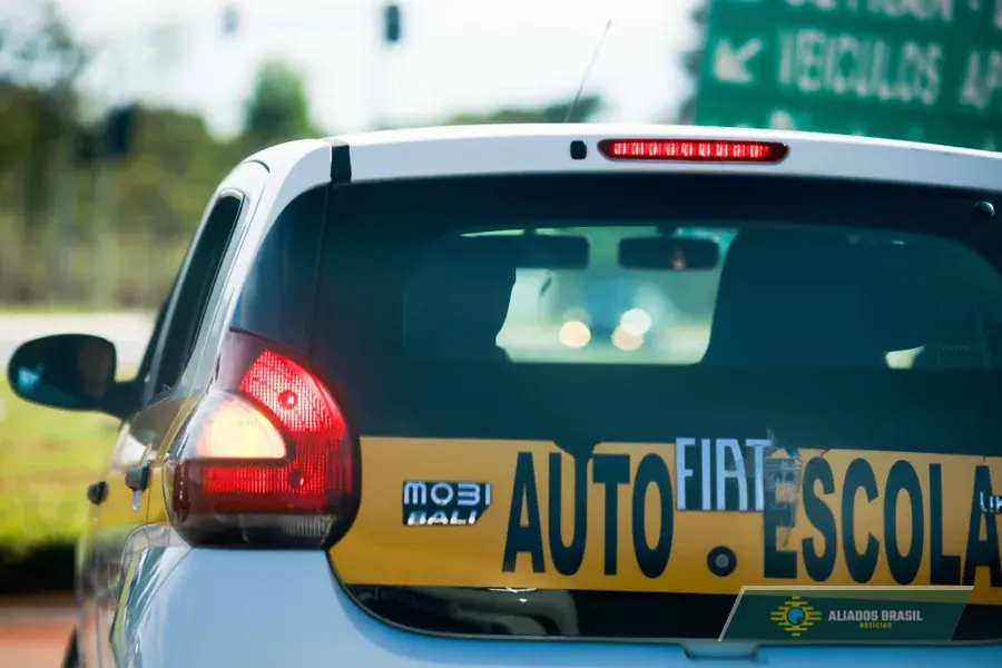 Autoescolas suspendem aulas do programa CNH Social por falta de verba