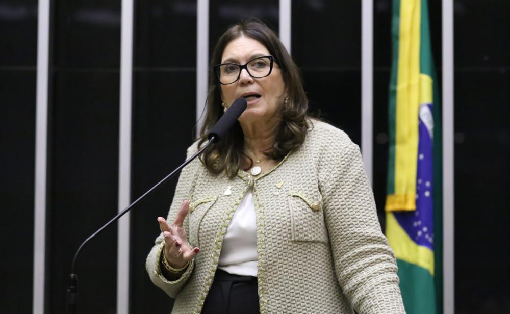 Bia Kicis conversa com médicos de Bolsonaro no DF Star