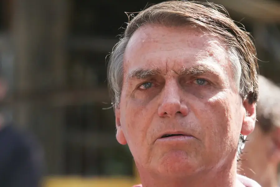 Michelle Bolsonaro divulga boletim após ex-presidente ser internado na UTI