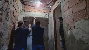 'Bunker' do CV em casarão abandonado no Centro do Rio é descoberto pela polícia; três foram presos