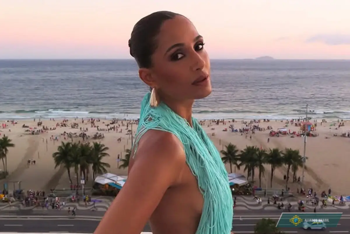Camila Pitanga faz alerta após ter celular roubado