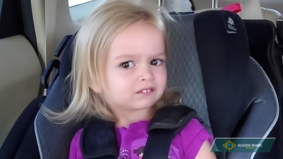 'Chloe olhando de lado': Veja como está a dona de um dos memes mais famosos da internet após 13 anos 