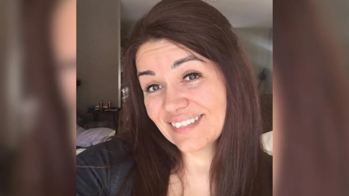 Comissária de bordo sobrevive após ser arremessada para fora do avião