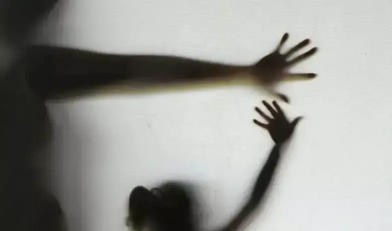 Criança de 8 anos guarda sêmen do tio para provar estupros sofridos