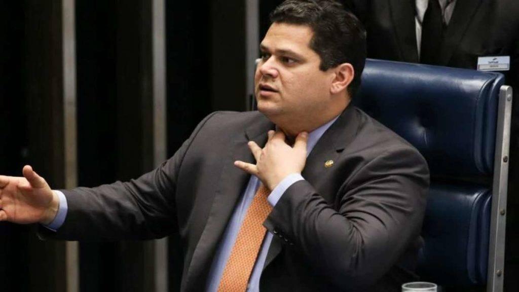 Davi Alcolumbre envia ofício a si próprio para liberar mais de R$ 370 milhões em emendas