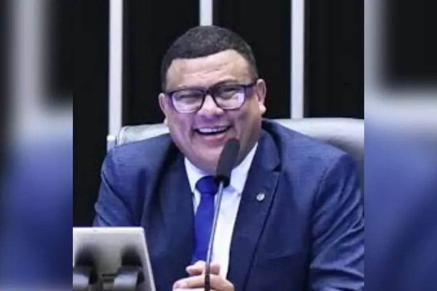 Deputado se manifesta sobre barraco com garota de programa: “Extorsão”