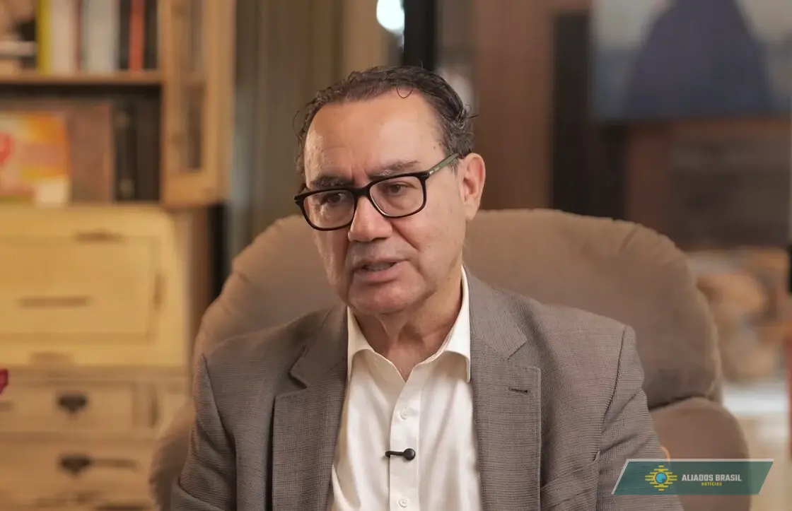 Escritor Augusto Cury afirma que pretende concorrer à Presidência