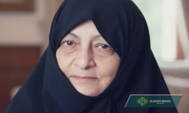 Esposa de Ali Khamenei também morreu após ataque, diz mídia iraniana