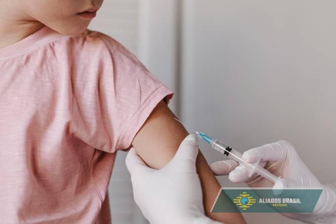 Justiça condena família por não vacinar filhos contra Covid-19