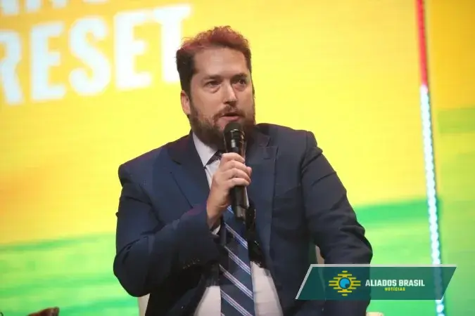 Lula proíbe entrada de assessor de Trump e condiciona liberação ao visto de Alexandre Padilha