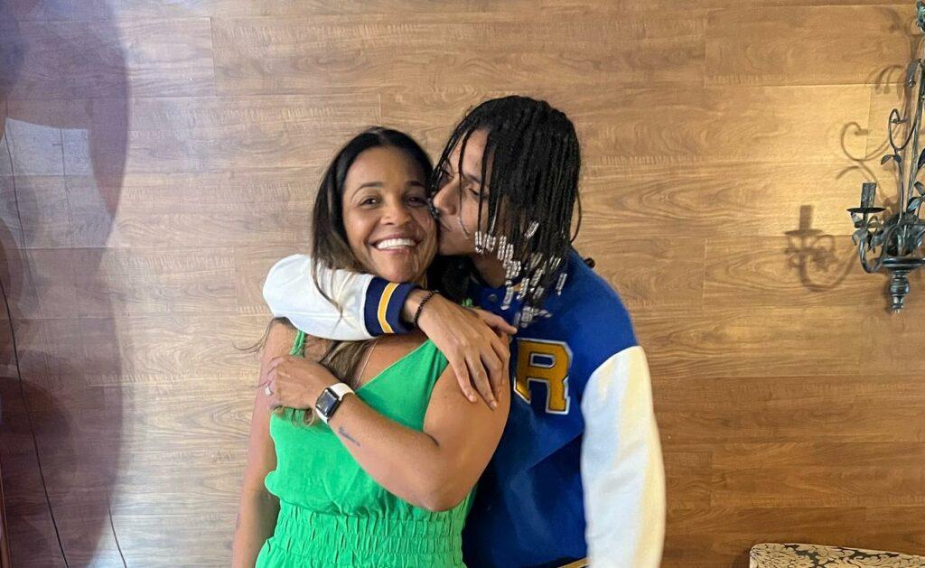 Mãe de Oruam está foragida após operação da Polícia Civil no Rio