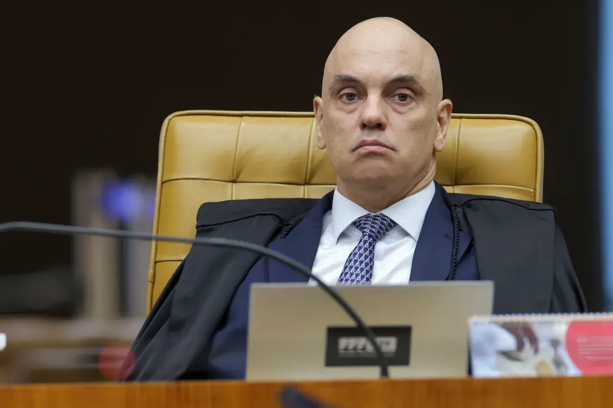 Moraes determina busca e apreensão a jornalista após reportagem sobre Dino