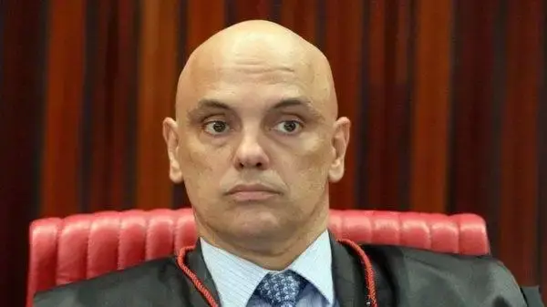 Moraes teria apagado mensagens com Vorcaro, enquanto condenou Débora por situação semelhante