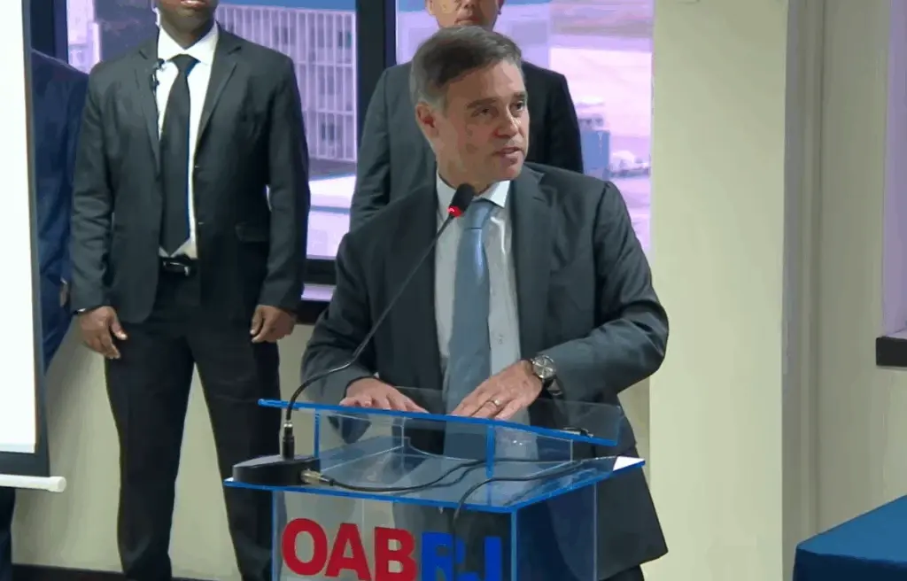 “Muita gente poderosa não queria que eu avançasse”, diz Mendonça