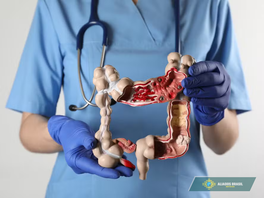Não importa a sua idade, não ignore esses sintomas do câncer de intestino (que vão além do sangue nas fezes), alertam cirurgiões