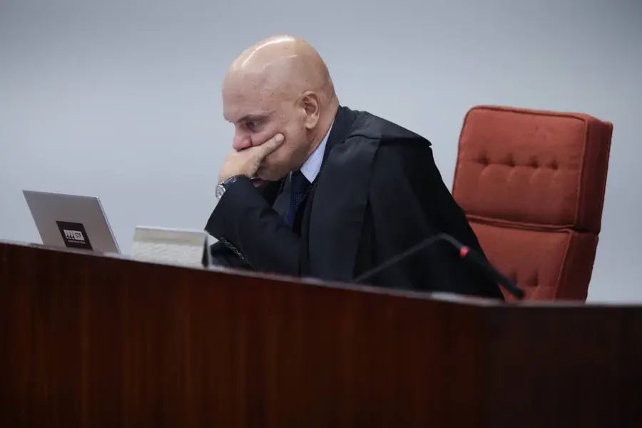 O argumento de Moraes para negar visita de assessor de Trump a Bolsonaro