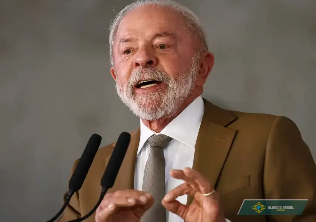 O que está por trás do terno marrom que Lula passou a usar em eventos