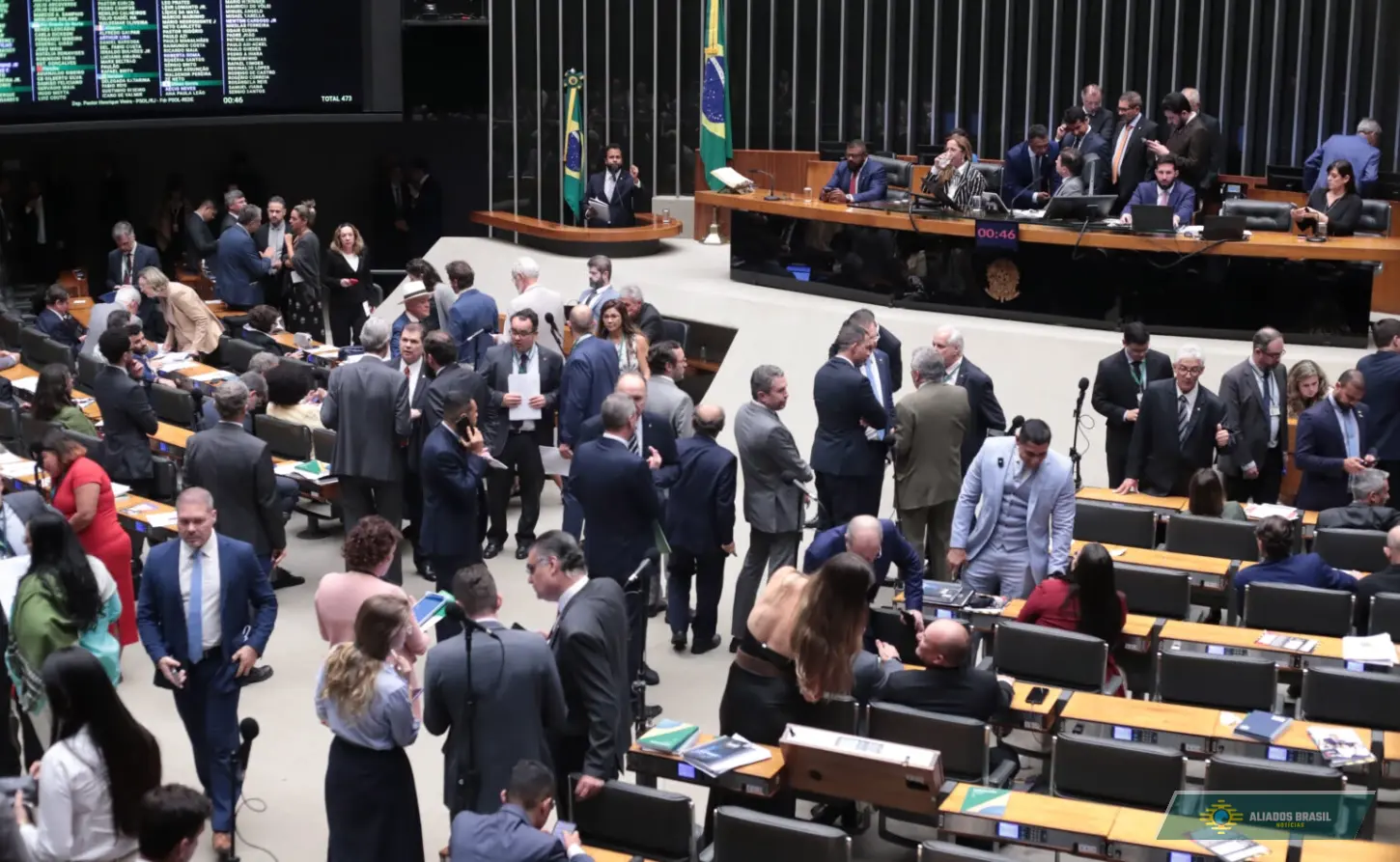 PEC da Segurança é aprovada sem redução da maioridade penal