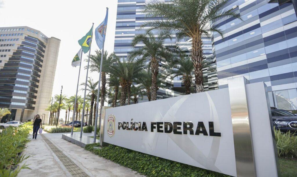 Polícia Federal investiga chegada de 118 haitianos com vistos falsos