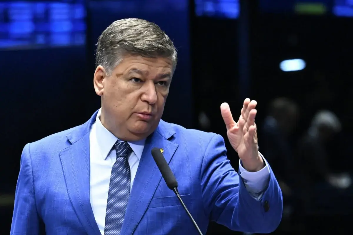 Presidente da CPMI do INSS compra avião por R$ 1,5 milhão