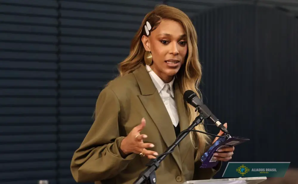 SBT desmente Erika Hilton e diz  que filha de Silvio Santos não ligou para a deputada; entenda