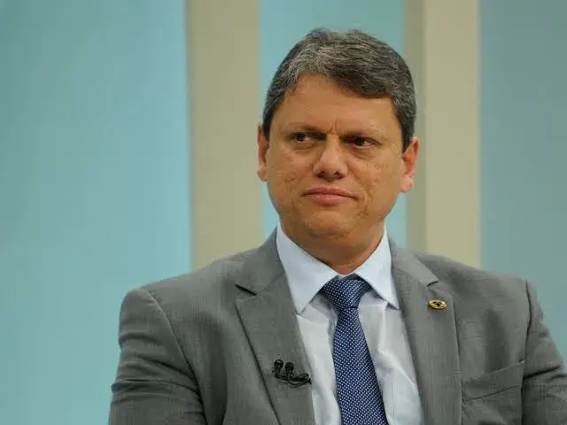 Tarcísio recorre ao STF em defesa de prisão domiciliar para Bolsonaro
