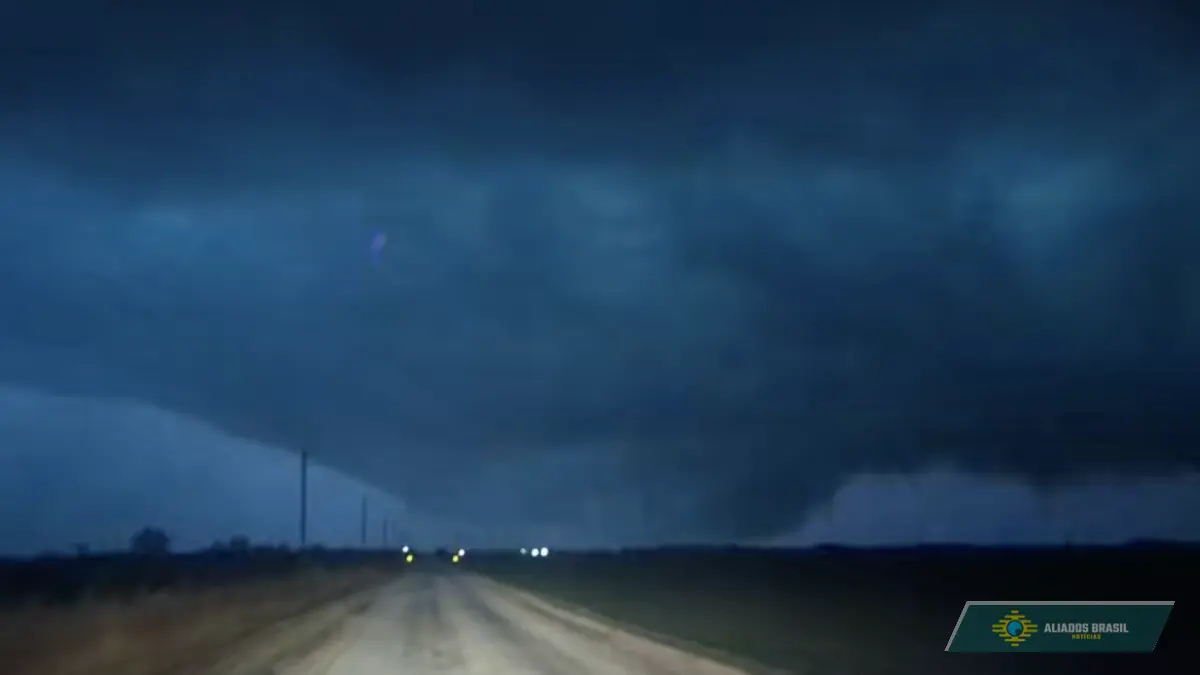 Tornados severos deixam ao menos 8 mortos nos Estados Unidos